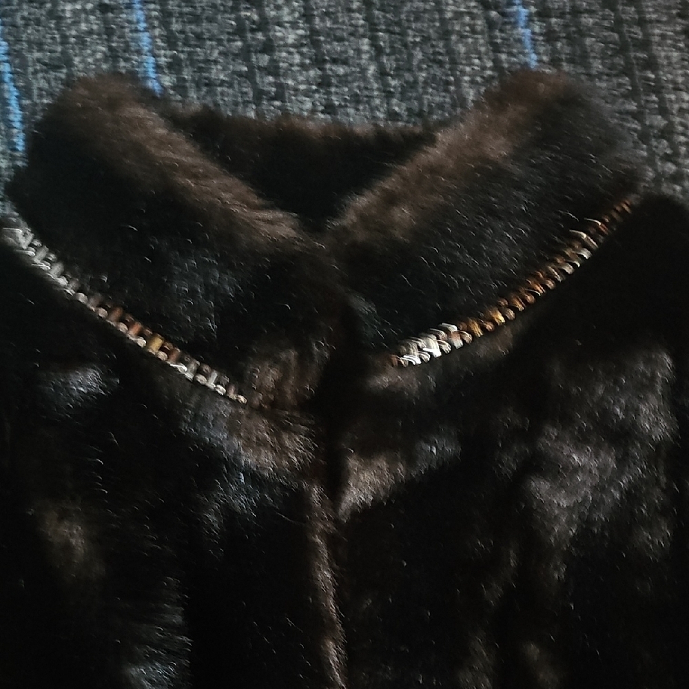 Elegant Faux Fur Rhinestoned Teddy Jacket - Picture 4 of 4